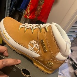 Wheat women’s timberlands never worn